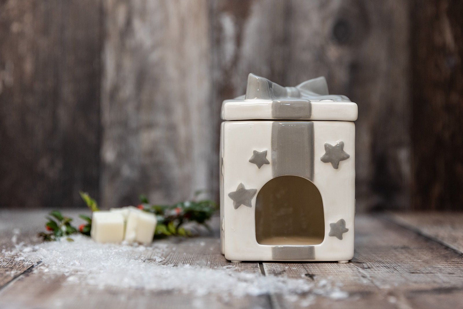 Christmas Present Box Tea Light Wax Burner - A Melt In Time Ltd