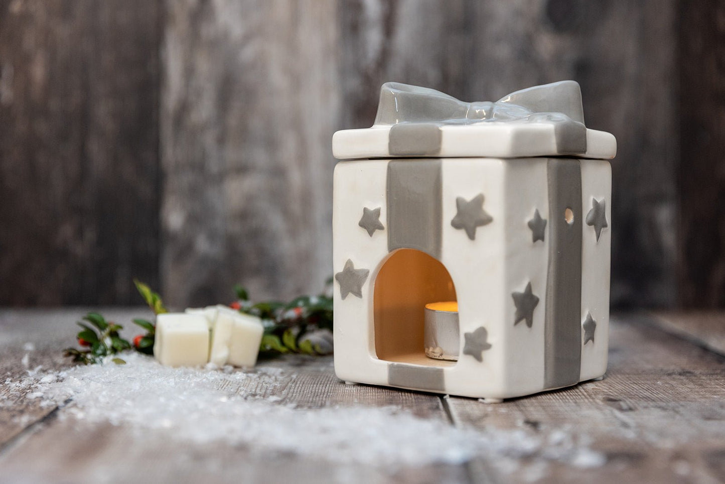 Christmas Present Box Tea Light Wax Burner - A Melt In Time Ltd