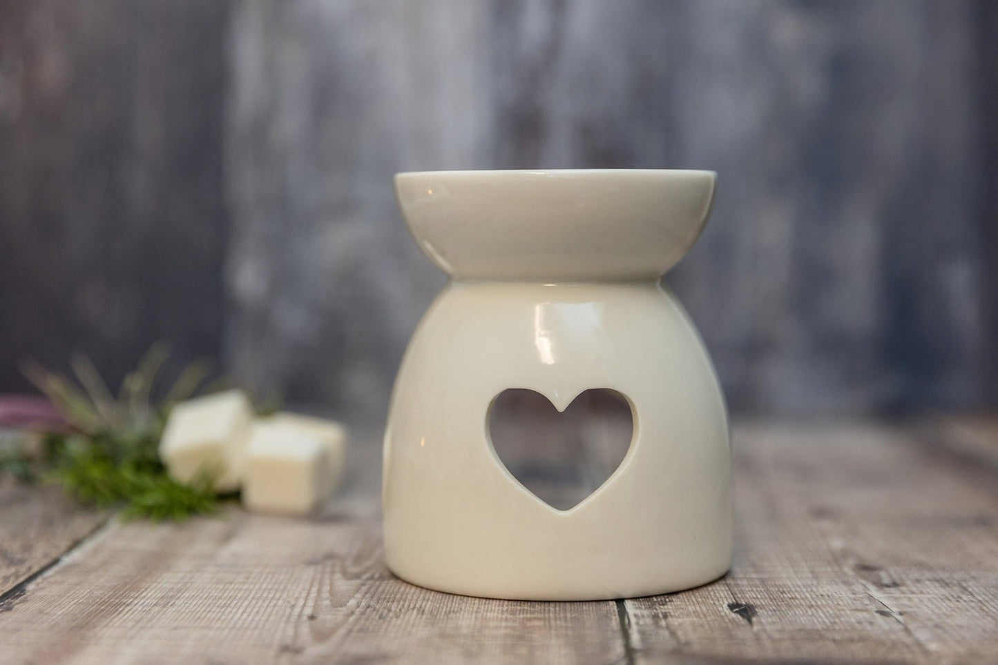 Heart Cut Out Ceramic Tea Light Wax Burner - A Melt In Time Ltd