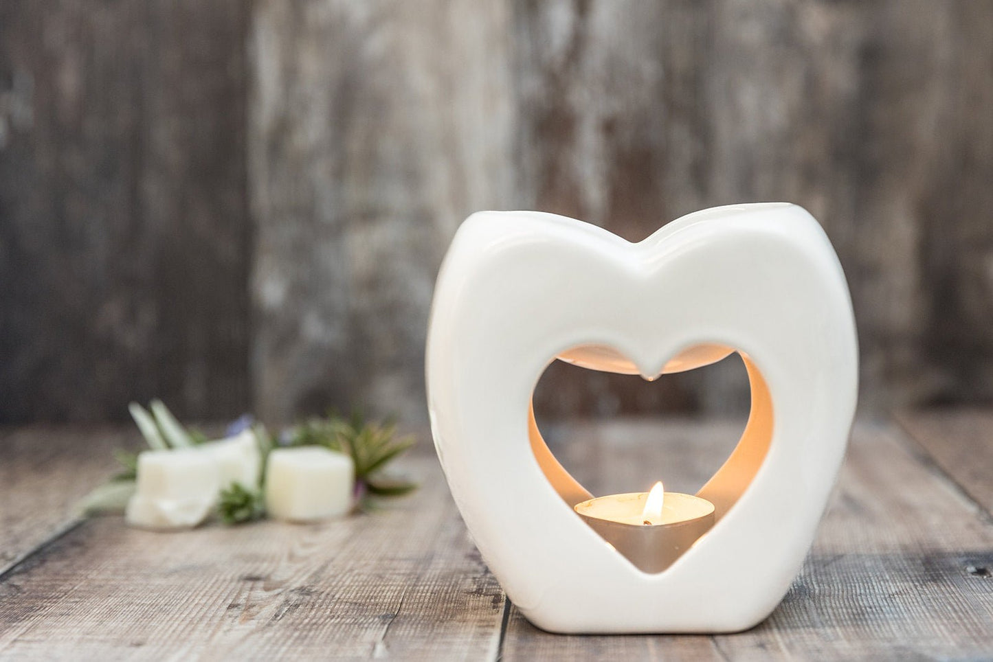 White Charming Heart Tea Light Wax Burner - A Melt In Time Ltd