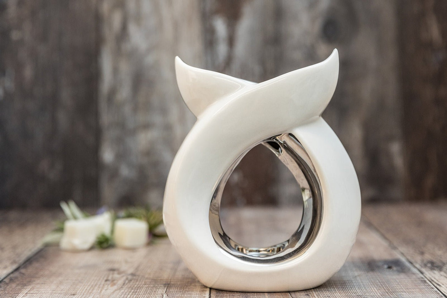 White Twist And Crossover Tea Light Wax Burner - A Melt In Time Ltd