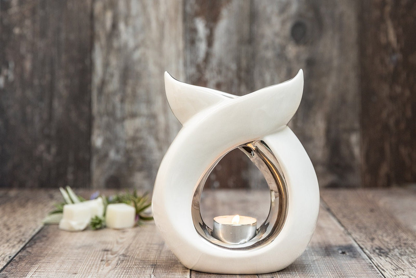 White Twist And Crossover Tea Light Wax Burner - A Melt In Time Ltd